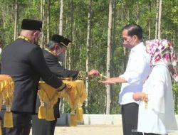 Dinilai Menyindir halus Jokowi, Anies bawa Tanah Aquarium