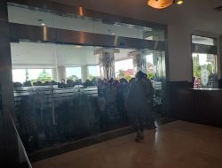 Puluhan Warga Datangi Kantor Bupati Kutim, Berharap Dapat THR