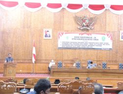Abdi Firdaus Di Daulat Bacakan Rancangan Peraturan DPRD Kutim Tentang Kode Etik