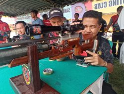 Ketua DPRD Uji Tembak di Turnamen Menembak Kapolres Cup Open 2022