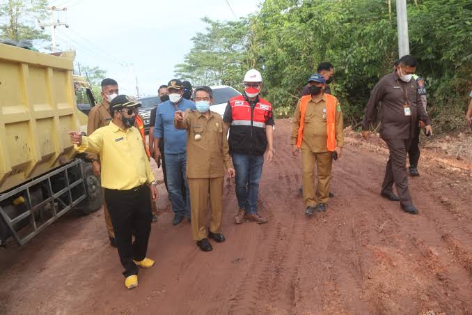 Pembangunan di Kabupaten Kutai Timur pada bidang pembangunan infrastruktur terutama jalan, air bersih listrik terus mengalami peningkatan