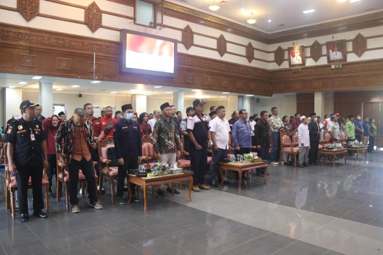sosialisasi pendidikan politik bagi sejumlah Organisasi Masyarakat (Ormas) Kutim di ruang Meranti Kantor Bupati Kutim dengan tema kegiatan 'Peran Organisasi Kemasyarakatan Dalam Suksesnya Pemilu dan Pilkada Serentak 2024